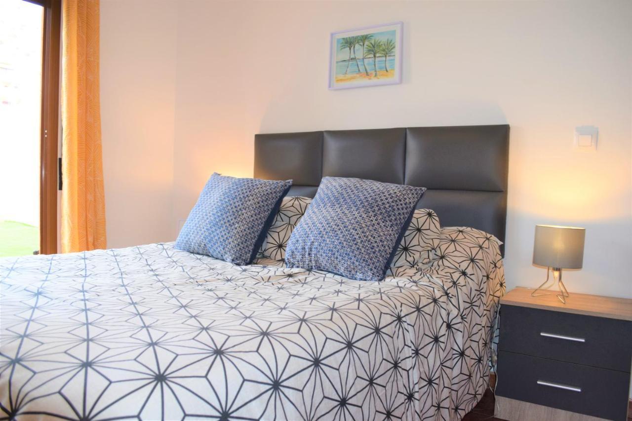 Espacioso apartamento con preciosos jardines y BBQ Isla Plana Exterior foto
